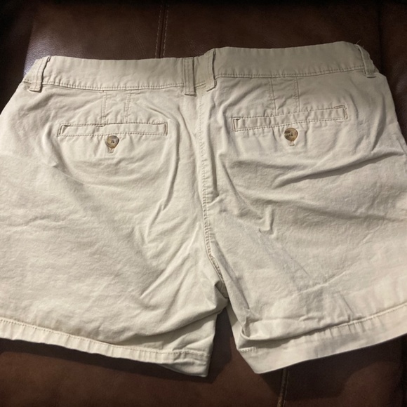 Old Navy size 10 khaki shorts - Picture 2 of 3